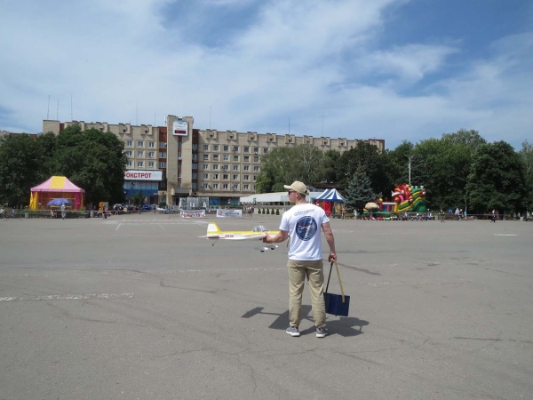 В Славянске прошел "АвиаФест-2018", приуроченный 15-илетию авиационного клуба "Чайка" при поддержке #Бетонмаш